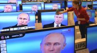 Создать мем Путин в телевизоре