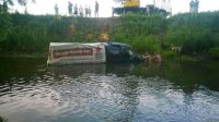 Создать мем Машина платит море