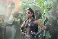 Создать мем Hulk-parade-valkyrie-thor-ragnarok