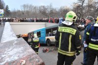 Создать мем Автобус въехал в метро