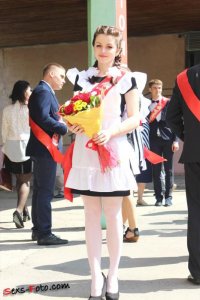 Создать мем Школьница