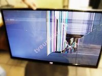 Создать мем Обезьяна ударил экран телевизора