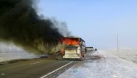 Создать мем В Казахстане сгорел автобус