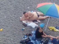 Жирок  на  пляже