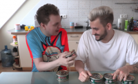 Создать мем Затирает