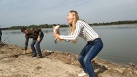 Создать мем Девушки на рыбалке