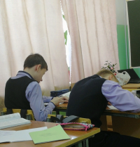 Создать мем Умный тупой