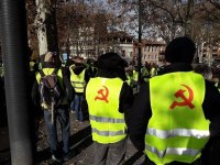 Создать мем Боширов и Петров обнаружены в Париже