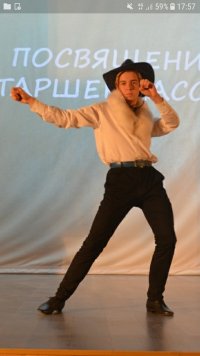 Создать мем Когда на твой любимый портвейн СКИДКА