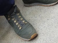 Создать мем Обувь в метро