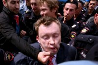 Создать мем Д