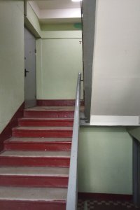Создать мем Чистый подъезд