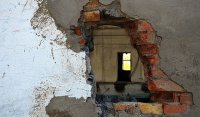 Создать мем Дыра в стене