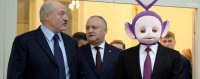 Создать мем Лукашенко и Тинки Винки