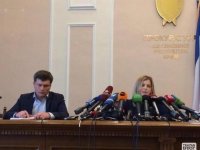 Создать мем Поклонская микрофоны