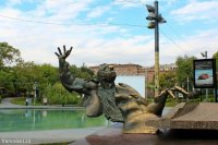 Создать мем Уродливый памятник Бабаджаняну в Ереване