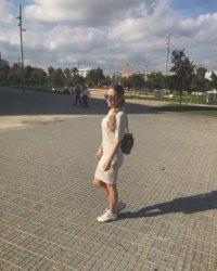 Создать мем Девушка
