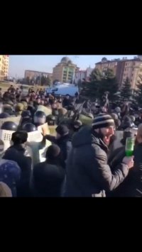 Создать мем На случай митинга