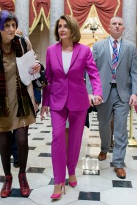 Создать мем Pelosi малиновые штаны
