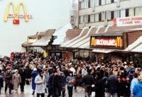 Создать мем Первый ресторан Макдоналдс в Москве