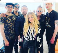 Создать мем Avril