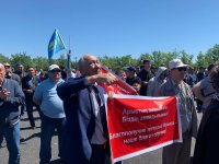 Создать мем Гражданский активист Айдын Егеубаев