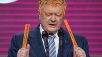Создать мем Порошенко на рэйве