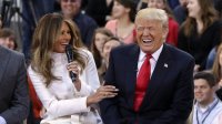 Создать мем Трамп смеется