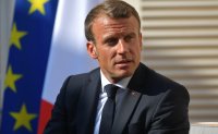 Создать мем Эмманюэль Макрон