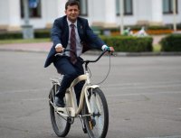 Создать мем ЗЕ велик