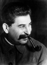 Создать мем Сталин с трубкой