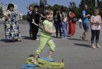 Создать мем Хороша Дівчинка