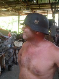 Создать мем Каска