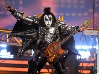 Создать мем KISS