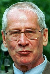 Создать мем Маркус Вольф одобряет