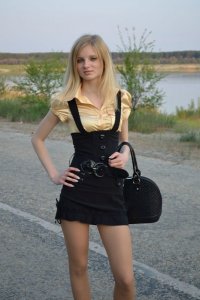 Создать мем Школьница