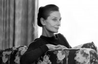 Создать мем Hepburn