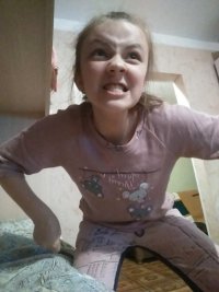 Создать мем Злая девАчка