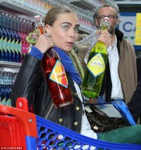 Создать мем Cara Delevingne - Бутылка