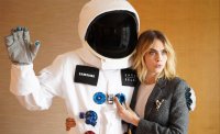 Создать мем Cara Delevingne - First Space Selfie