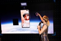 Создать мем Cara Delevingne - First Space Selfie