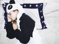 Создать мем Cara Delevingne - Спит