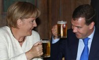 Создать мем Меркель и Медведев