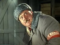 Создать мем Расхитительница