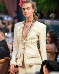 Создать мем Cara Delevingne - Runway