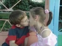 Создать мем Парад 75 летия победы и запечатанный детский поцелуй на 9 мая