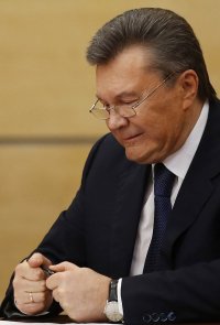 Создать мем Янукович и эти люди запрещают мне
