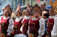 Создать мем Бабка шта в кокошнике