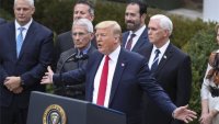 Создать мем Трамп трибуна