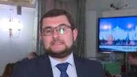 Создать мем Ведущий рен тв